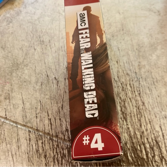 AMC fear the walking dead Madison - Picture 6 of 9